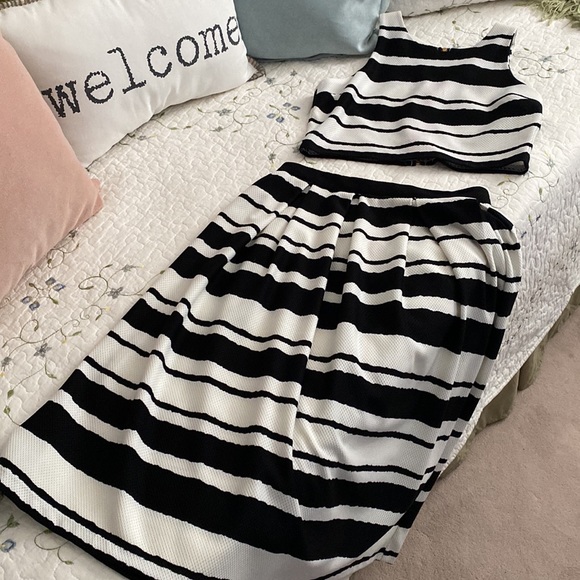 Two piece dress (top and skirt) - Picture 2 of 6